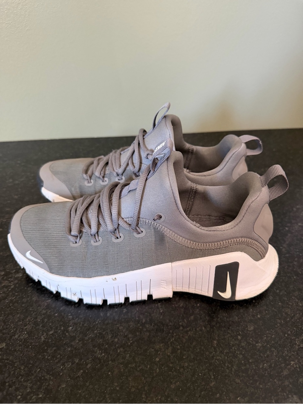 Nike Men’s Metcon 4 Gray and White Sneakers